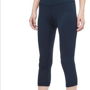 Lululemon | Wunder Under Crop leggings.
Size 8.